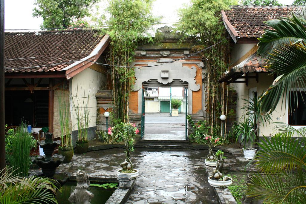 Hotel Ratih Mataram Buitenkant foto